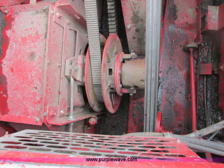 image for item A8706 1989 Case IH 1680 combine