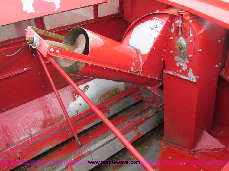 image for item A8706 1989 Case IH 1680 combine