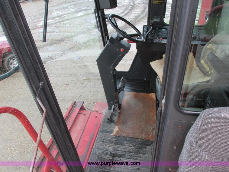 image for item A8706 1989 Case IH 1680 combine