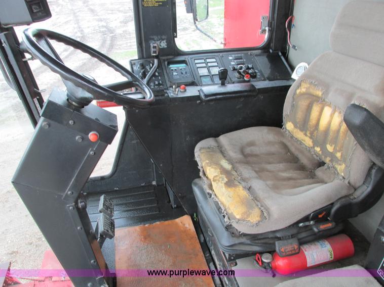 image for item A8706 1989 Case IH 1680 combine