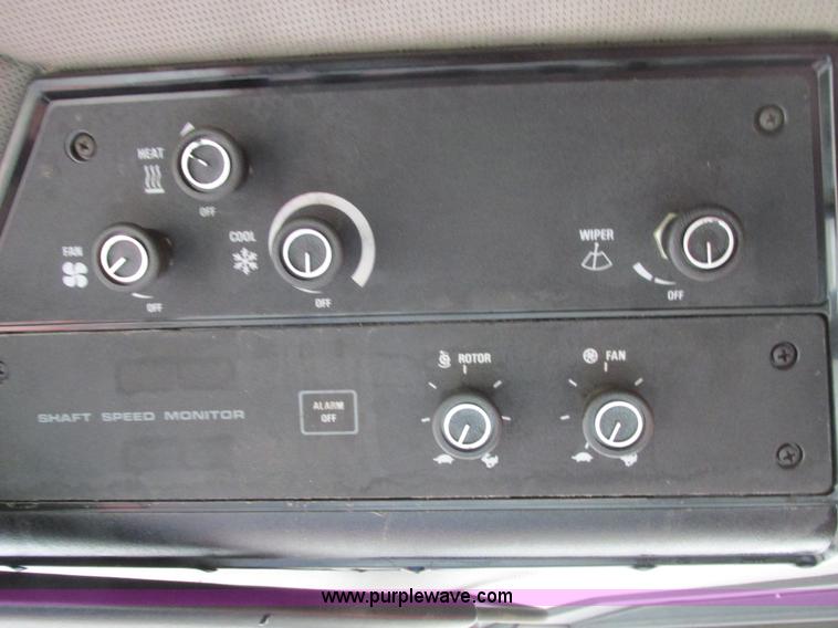 image for item A8706 1989 Case IH 1680 combine