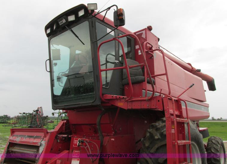 image for item A8706 1989 Case IH 1680 combine