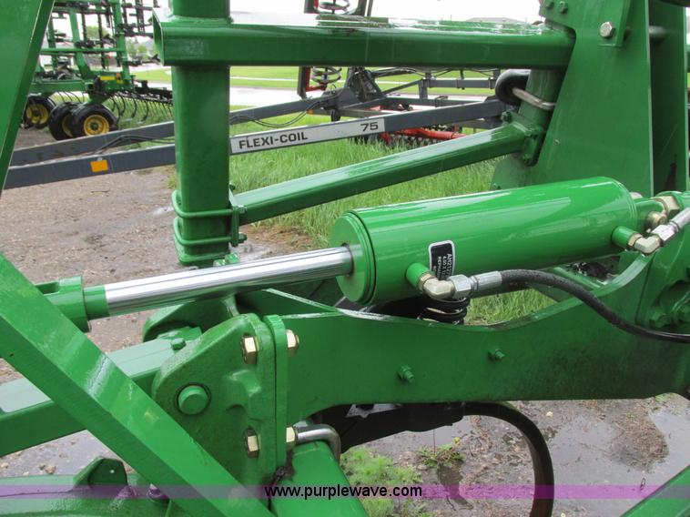 image for item A8708 2007 John Deere 2410 chisel plow