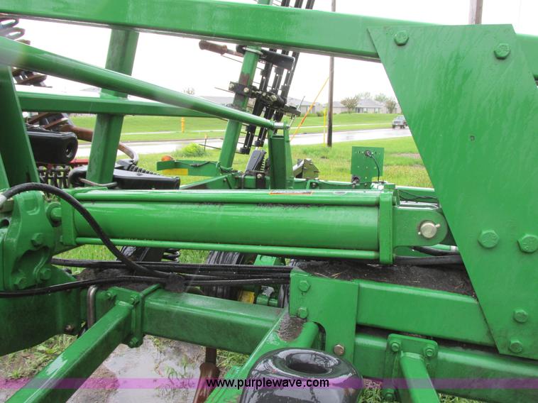 image for item A8708 2007 John Deere 2410 chisel plow