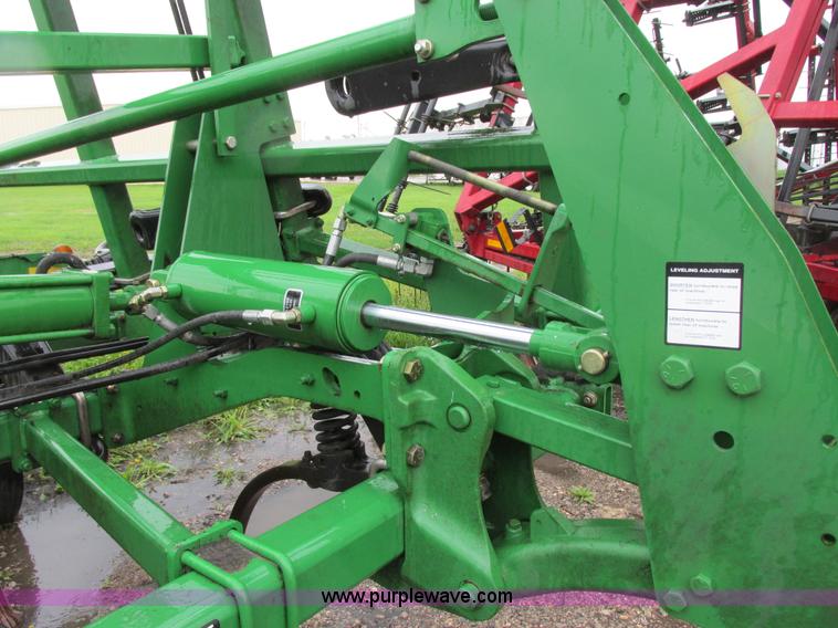 image for item A8708 2007 John Deere 2410 chisel plow