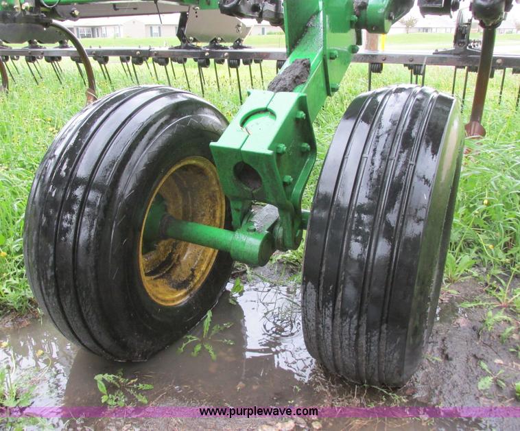 image for item A8708 2007 John Deere 2410 chisel plow