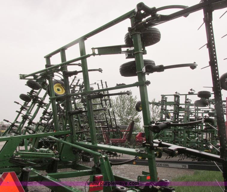 image for item A8708 2007 John Deere 2410 chisel plow