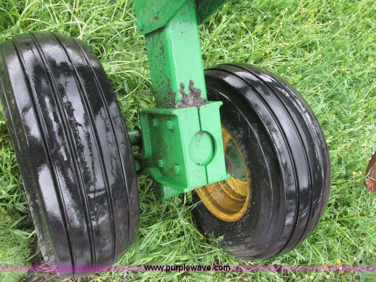 image for item A8708 2007 John Deere 2410 chisel plow