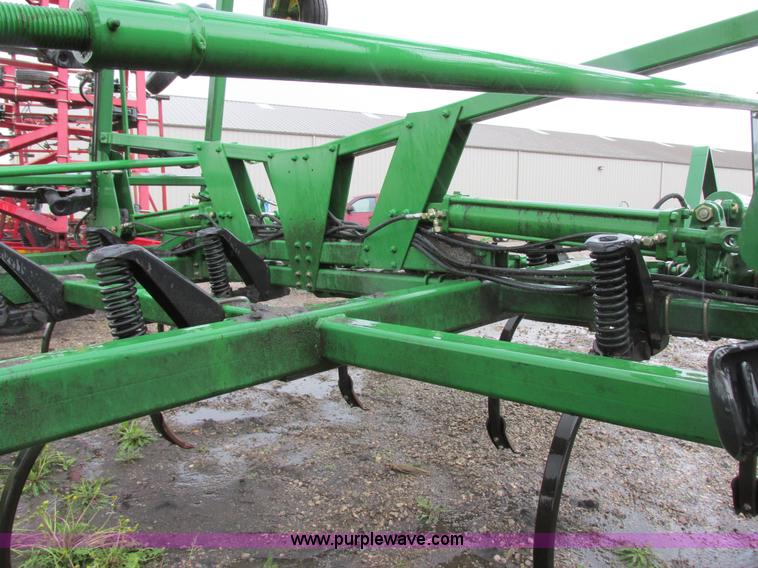 image for item A8708 2007 John Deere 2410 chisel plow