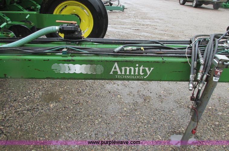 image for item A8709 2005 John Deere 24R22 planter