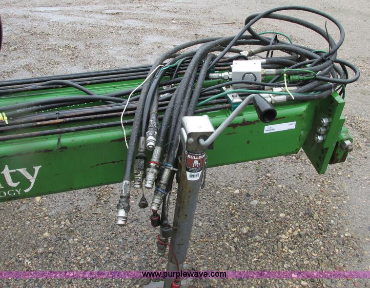 image for item A8709 2005 John Deere 24R22 planter