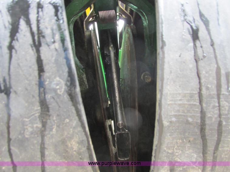 image for item A8709 2005 John Deere 24R22 planter