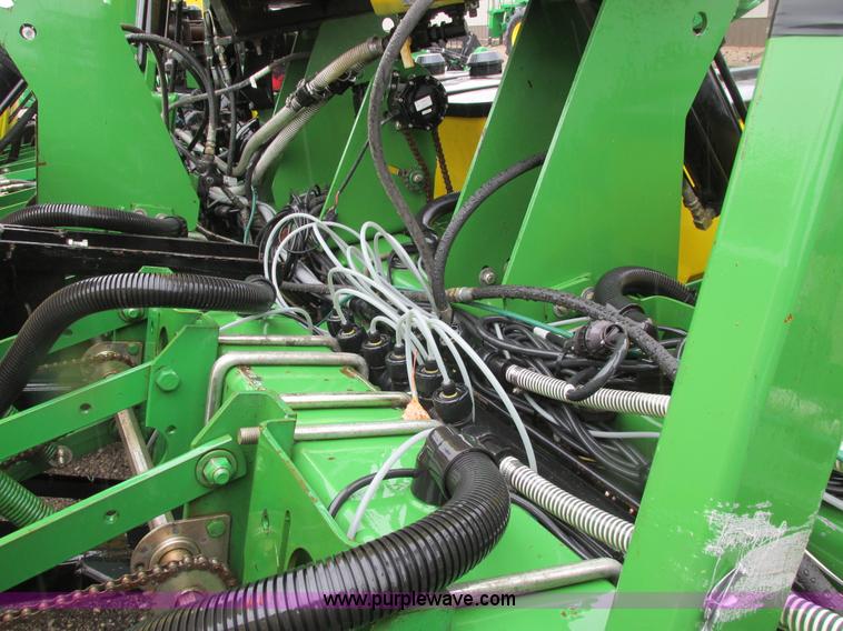 image for item A8709 2005 John Deere 24R22 planter