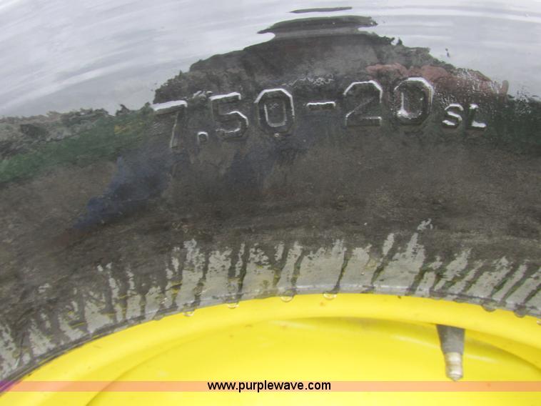 image for item A8709 2005 John Deere 24R22 planter