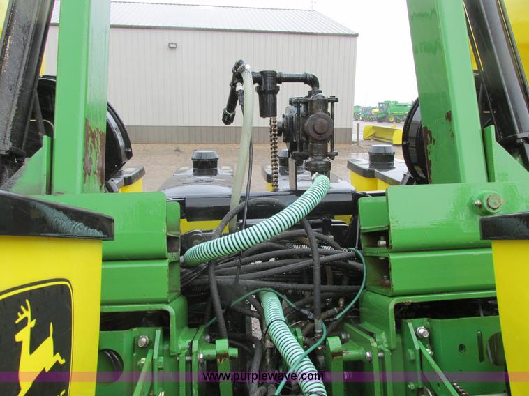 image for item A8709 2005 John Deere 24R22 planter