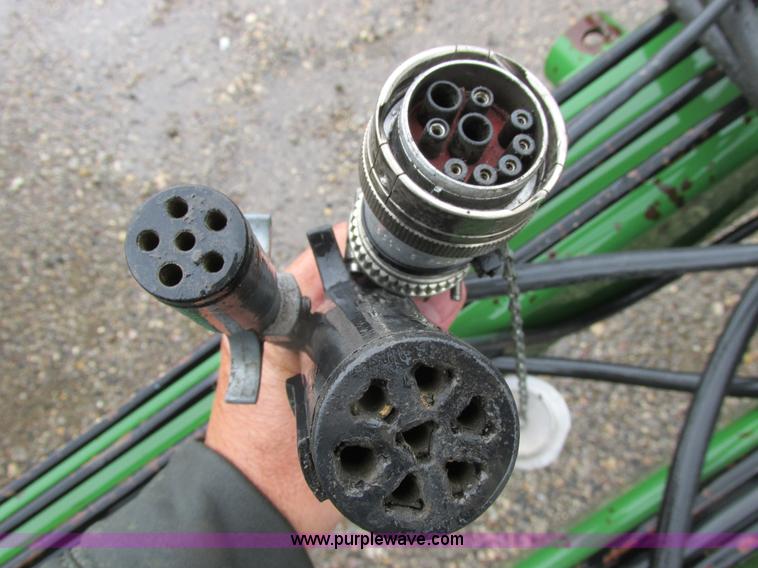 image for item A8709 2005 John Deere 24R22 planter