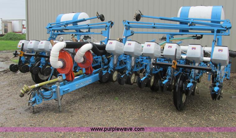 image for item A8712 1998 Monosem NG Plus 24R22 planter