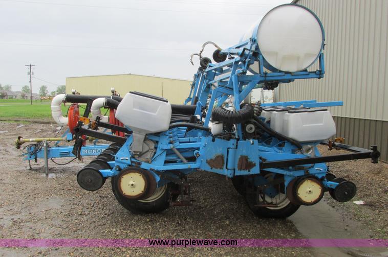image for item A8712 1998 Monosem NG Plus 24R22 planter
