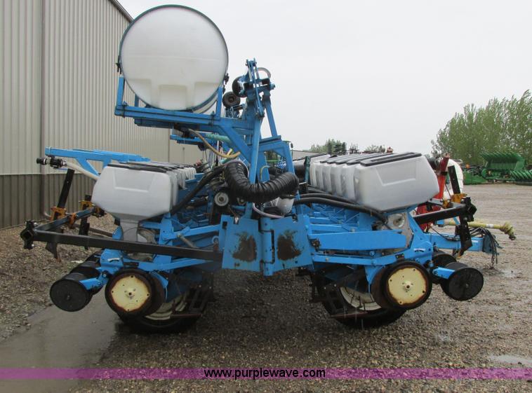 image for item A8712 1998 Monosem NG Plus 24R22 planter