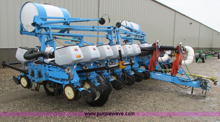 image for item A8712 1998 Monosem NG Plus 24R22 planter