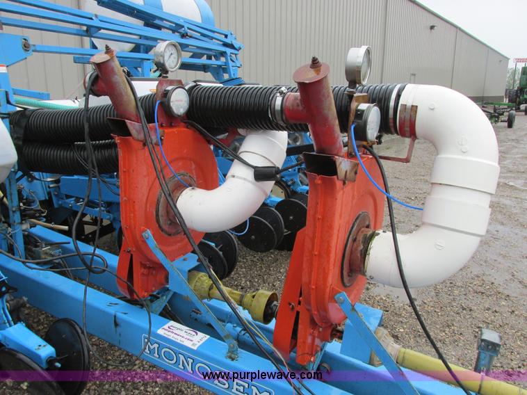 image for item A8712 1998 Monosem NG Plus 24R22 planter