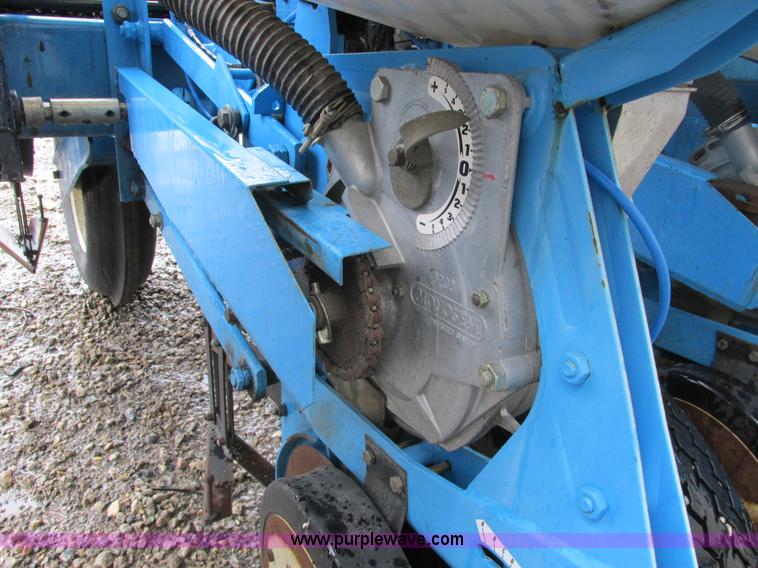 image for item A8712 1998 Monosem NG Plus 24R22 planter