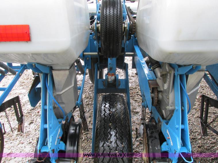 image for item A8712 1998 Monosem NG Plus 24R22 planter