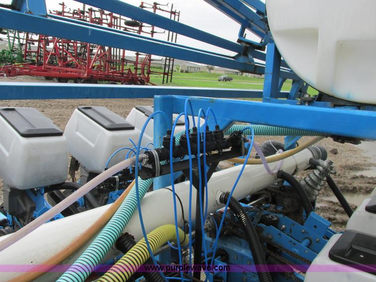 image for item A8712 1998 Monosem NG Plus 24R22 planter