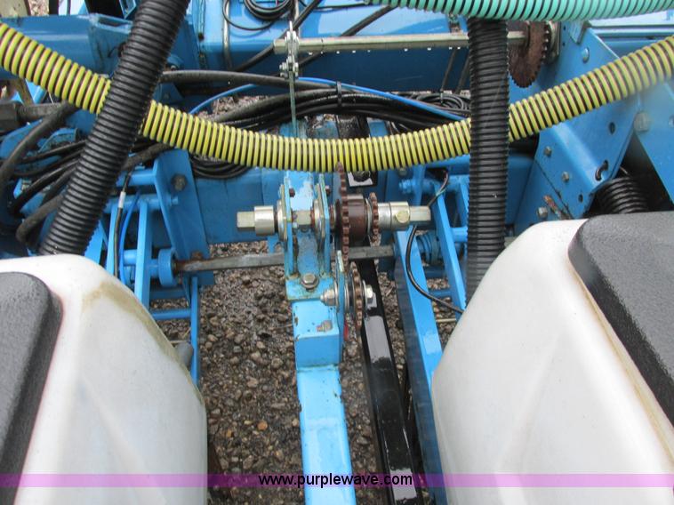 image for item A8712 1998 Monosem NG Plus 24R22 planter