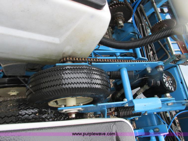 image for item A8712 1998 Monosem NG Plus 24R22 planter