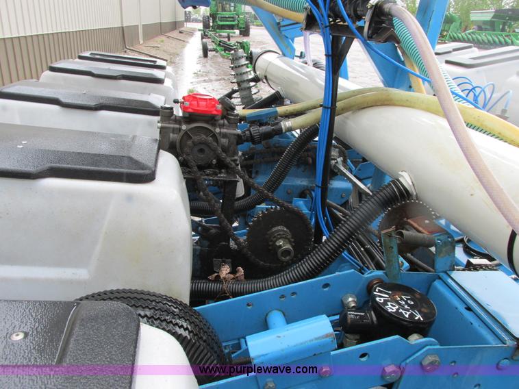 image for item A8712 1998 Monosem NG Plus 24R22 planter