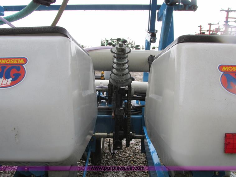 image for item A8712 1998 Monosem NG Plus 24R22 planter