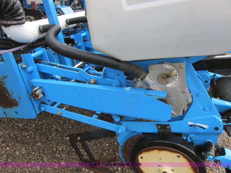 image for item A8712 1998 Monosem NG Plus 24R22 planter