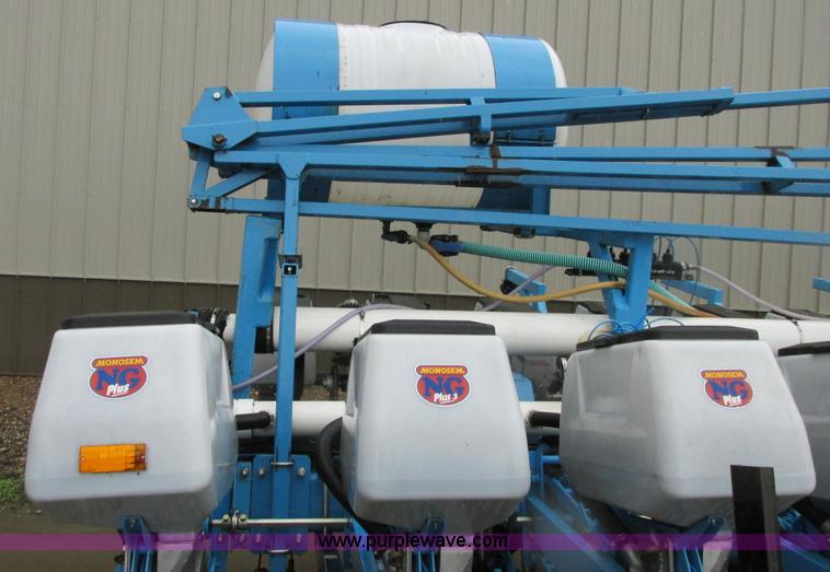 image for item A8712 1998 Monosem NG Plus 24R22 planter
