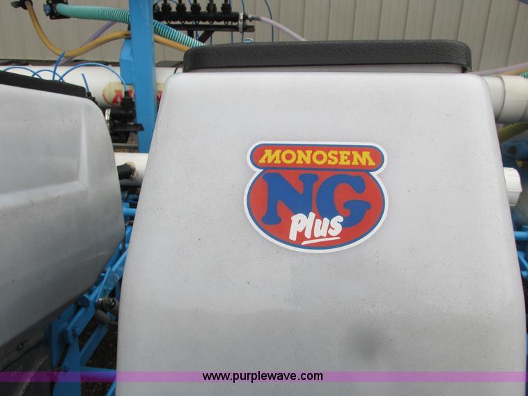 image for item A8712 1998 Monosem NG Plus 24R22 planter
