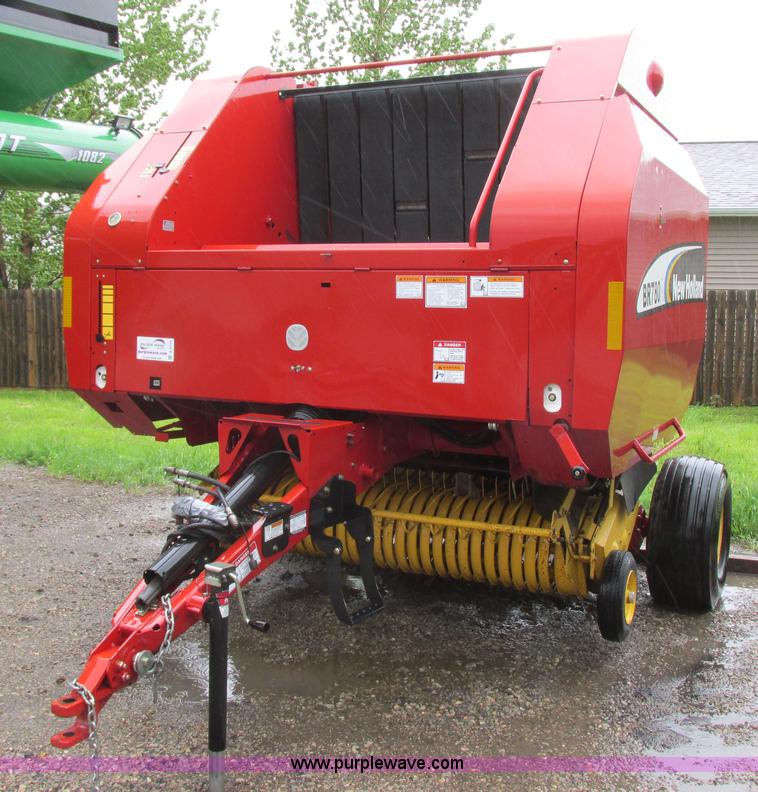 image for item A8714 2005 New Holland BR780A round baler