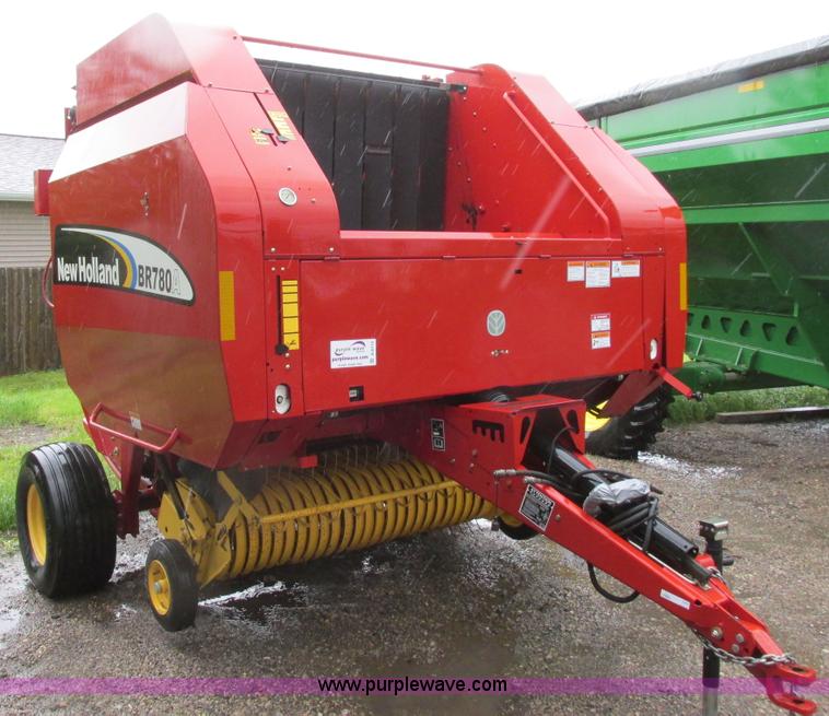 image for item A8714 2005 New Holland BR780A round baler