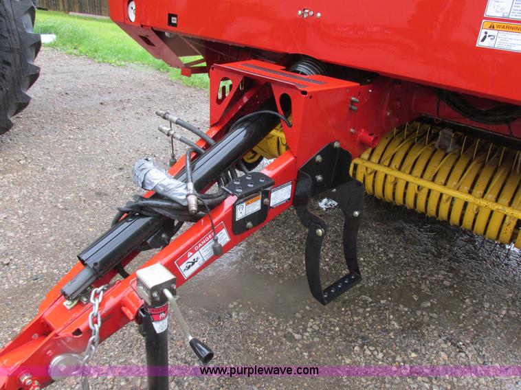 image for item A8714 2005 New Holland BR780A round baler