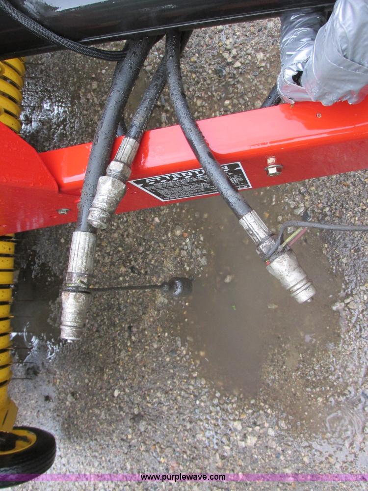 image for item A8714 2005 New Holland BR780A round baler