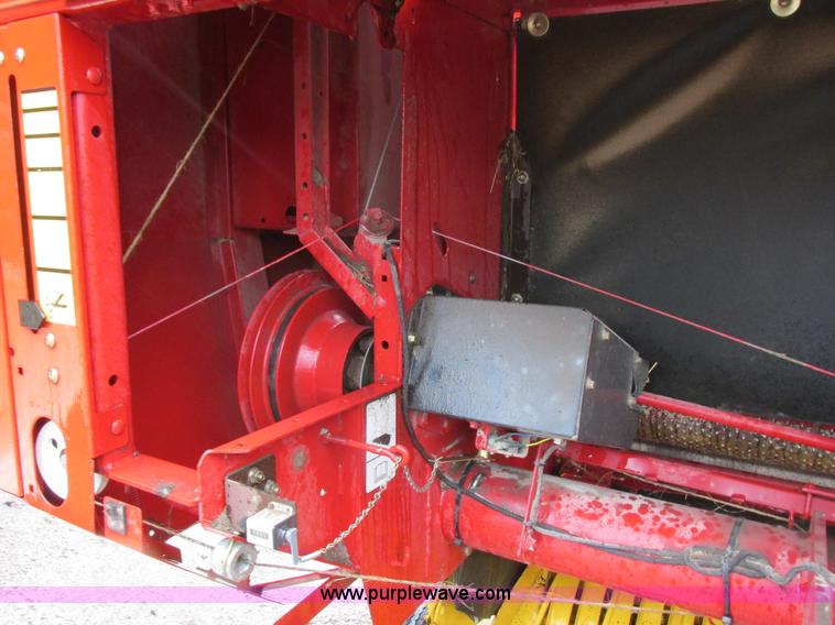 image for item A8714 2005 New Holland BR780A round baler