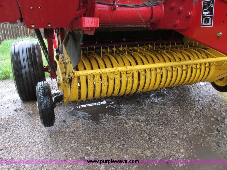 image for item A8714 2005 New Holland BR780A round baler