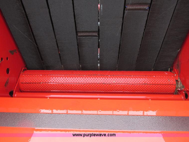 image for item A8714 2005 New Holland BR780A round baler