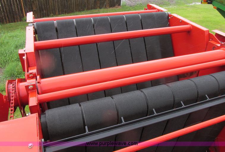 image for item A8714 2005 New Holland BR780A round baler