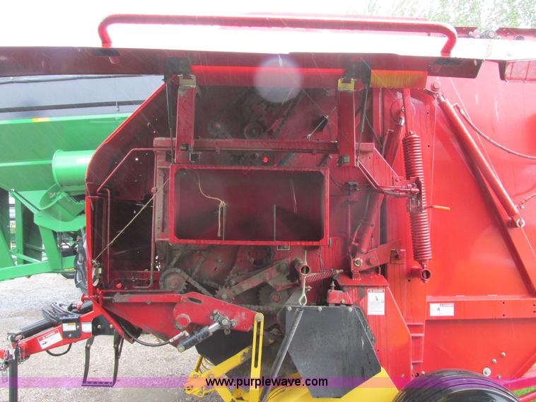 image for item A8714 2005 New Holland BR780A round baler