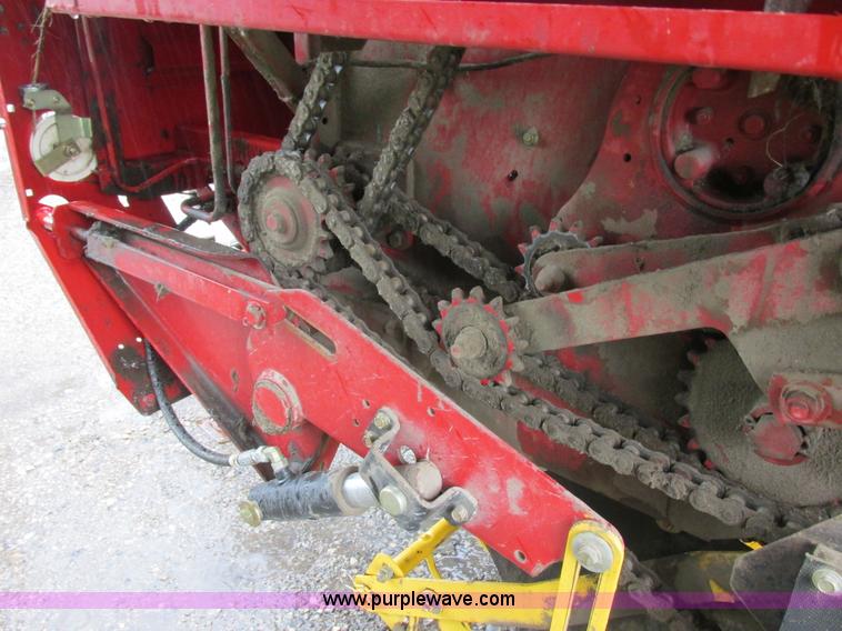 image for item A8714 2005 New Holland BR780A round baler