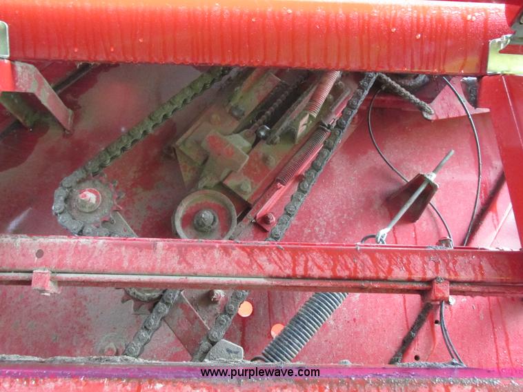 image for item A8714 2005 New Holland BR780A round baler