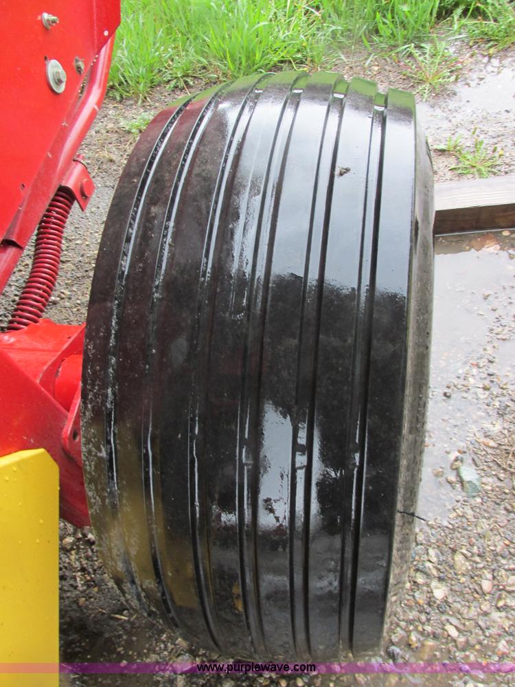 image for item A8714 2005 New Holland BR780A round baler