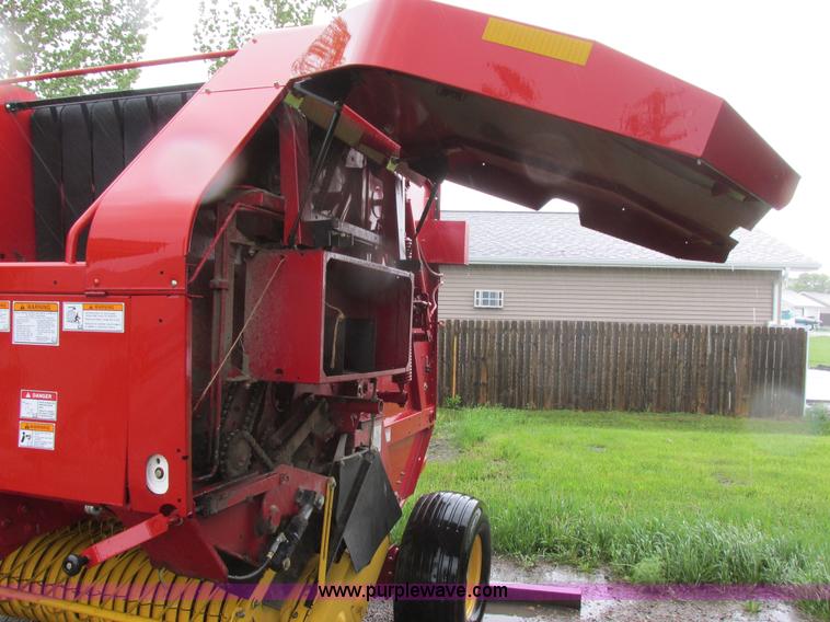 image for item A8714 2005 New Holland BR780A round baler