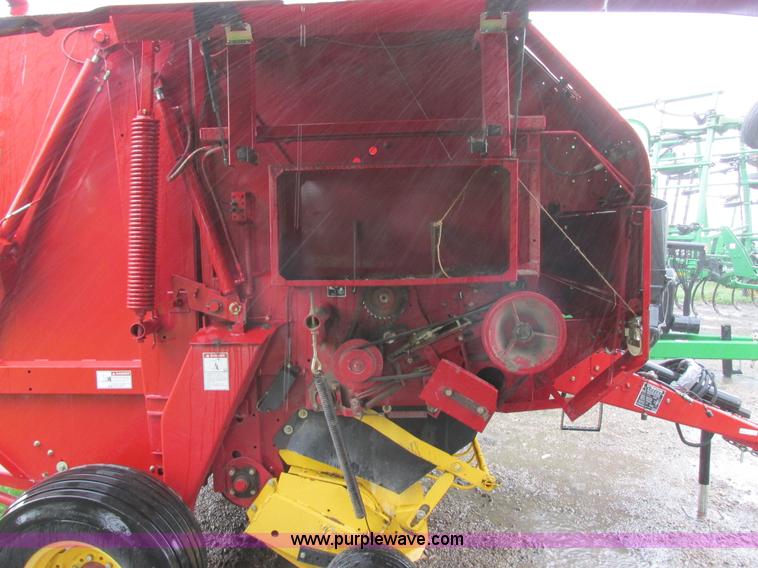 image for item A8714 2005 New Holland BR780A round baler