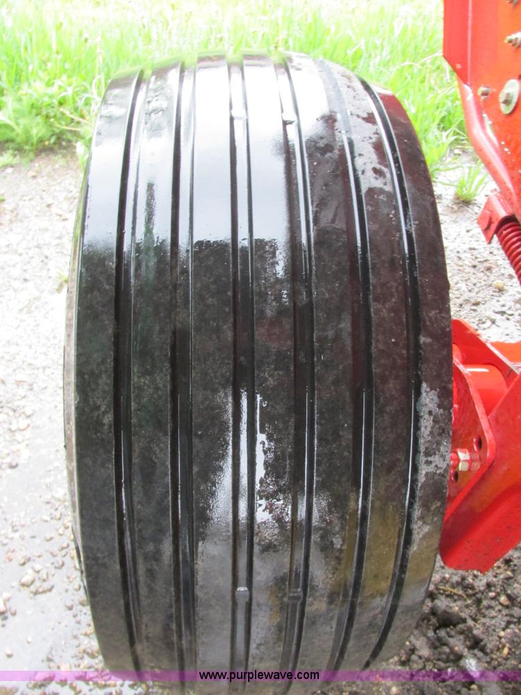 image for item A8714 2005 New Holland BR780A round baler